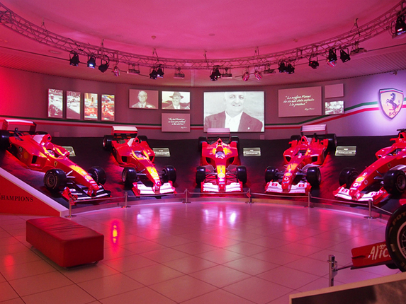 マラネッロのフェラーリ博物館「ムゼオ・フェラーリ」。一部は結婚式や大学の卒業祝いなどセレモニーにも貸し出されている。