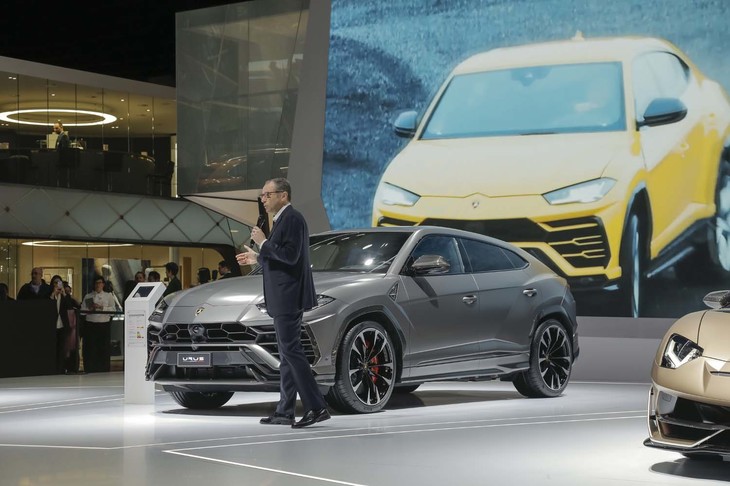 ジュネーブモーターショーのランボルギーニブースで行われたプレスカンファレンスの様子。