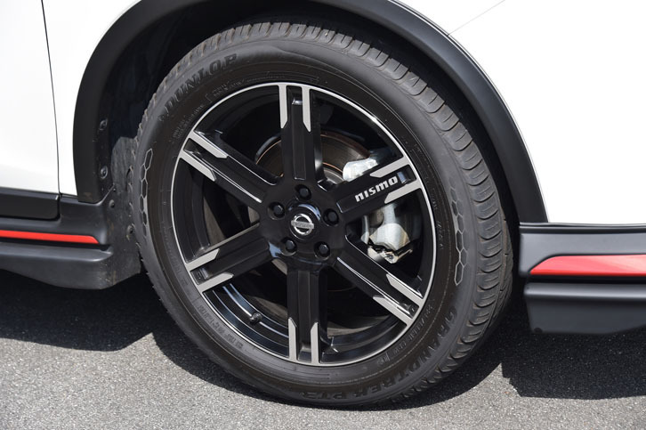 「LMX6」と名付けられた、19インチアルミホイール。1本の価格は5万760円。