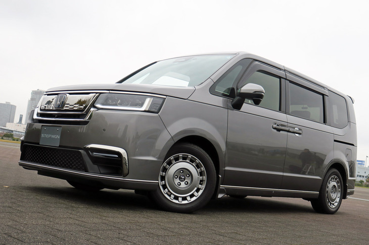 ホンダ・ステップワゴンe：HEVスパーダ ホンダアクセス用品装着車（エクステリア）