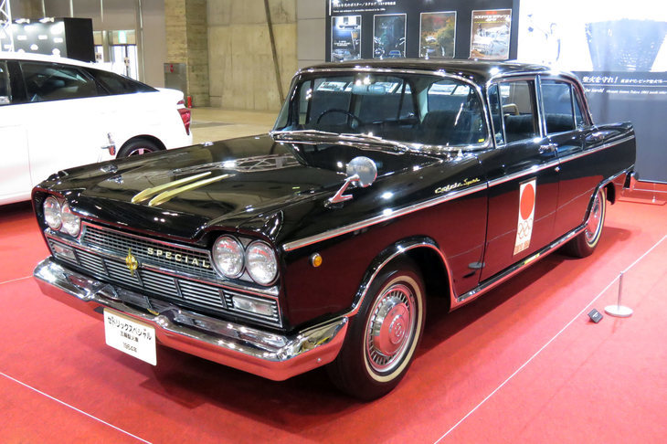 トヨタブースには「日産セドリックスペシャル」も展示された。