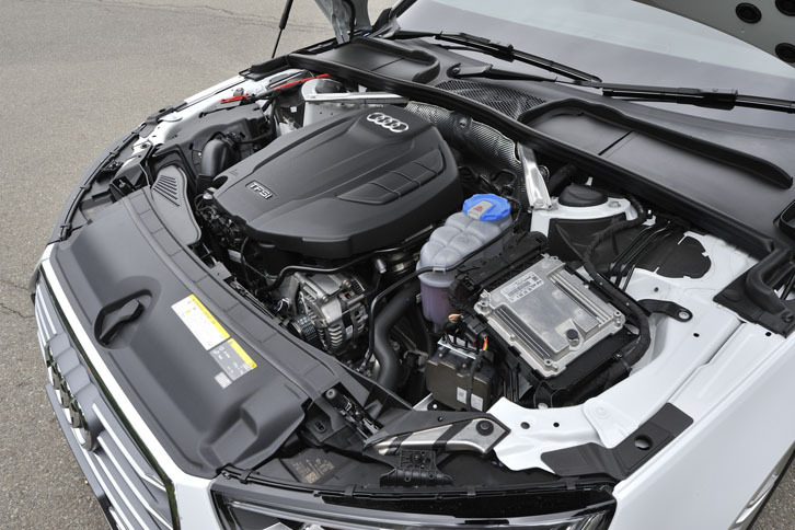 FFモデルに搭載される2リッター直4ターボエンジンは190psと32.6kgmを発生。