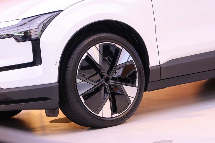 ボルボEX30ウルトラ シングルモーター エクステンデッドレンジ（フロントホイール）