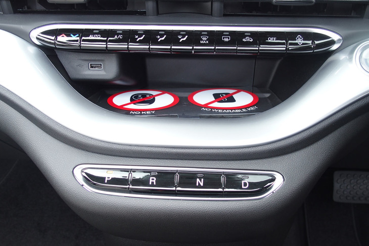 フィアット500eオープン（シフトセレクタースイッチ）