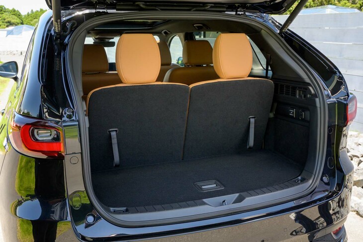 マツダCX-80 XDハイブリッド プレミアムスポーツ（ラゲッジスペース）