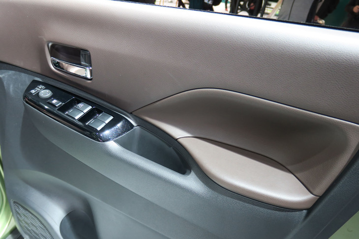 新型「三菱eKクロス スペース」