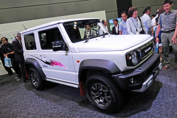 各種ディーラーオプションが装着された「ジムニーシエラJC」。