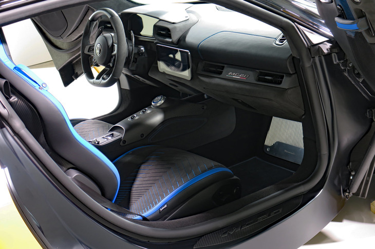 マセラティMC20（インテリア）