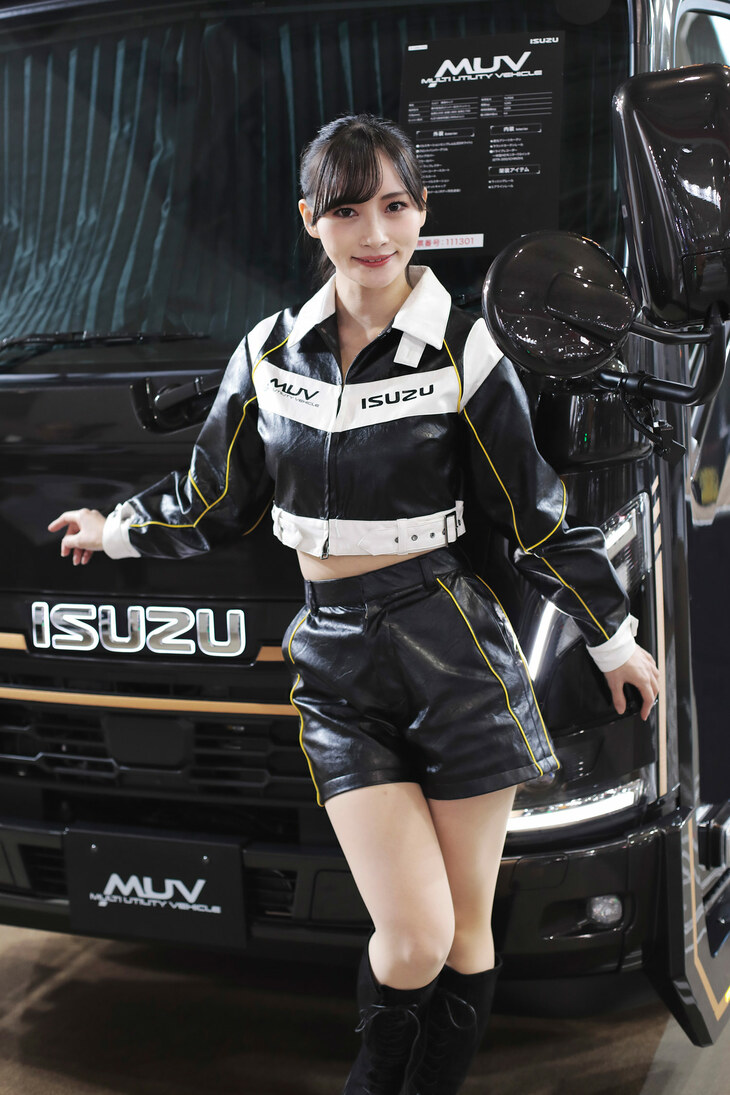 いすゞA&Sブースの美波みゆさん