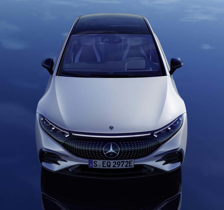 2車種のラインナップのうち、「EQS450＋」は2022年9月29日に、「AMG EQS53 4MATIC＋」は同年10月ごろに発売される。