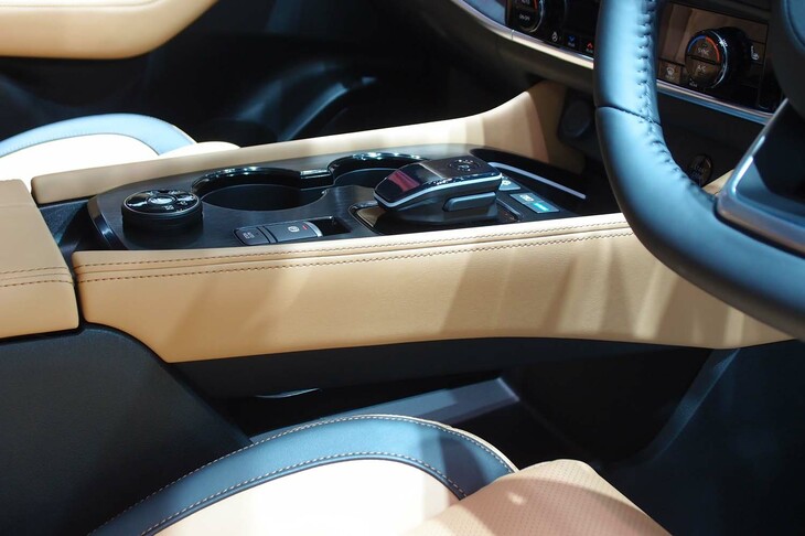 日産エクストレイルG e-4ORCE（センターコンソール）