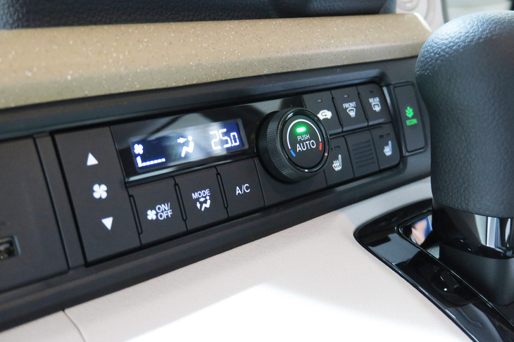 ホンダN-BOX（エアコンの操作パネル）