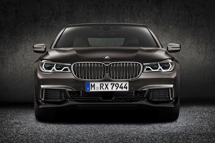 「BMW M760Li xDrive」（欧州仕様車）