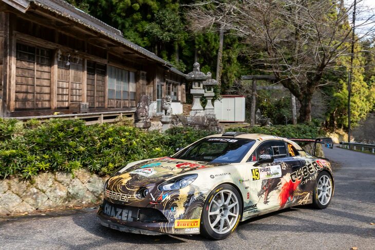 競技車両もバラエティー豊か。こちらは日本初お目見えの「アルピーヌA110 R-GT」。車名のとおり、FIAのR-GTカテゴリーのマシンだ。