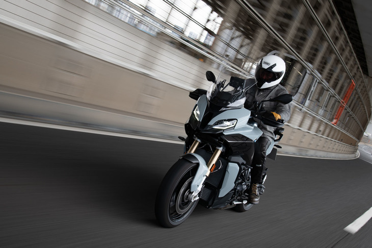 ラインナップは、ベースグレードに、充実した装備が特徴の「プレミアムライン」、プレミアムラインをもとにローシートとローダウンサスペンションを備えた「プレミアムスタンダード」の3種類からなる。