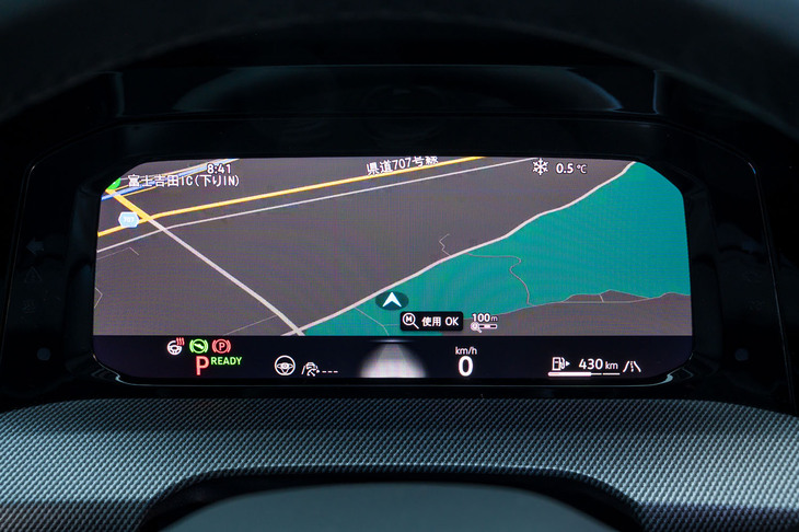 液晶式のメーターパネルにはマップを大写しにすることもできる。改良前のモデルでも同じことができたが、演算チップの進化によって表示の切り替わりが素早くスムーズになった。