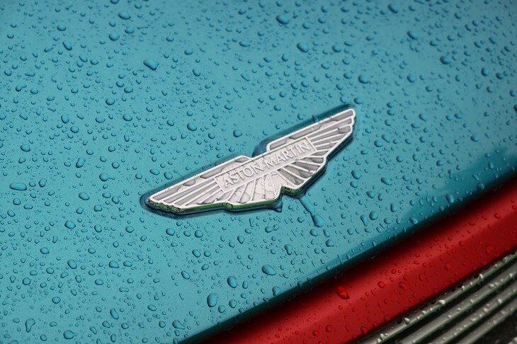 アストンマーティン・ヴァラー（フロントエンブレム）