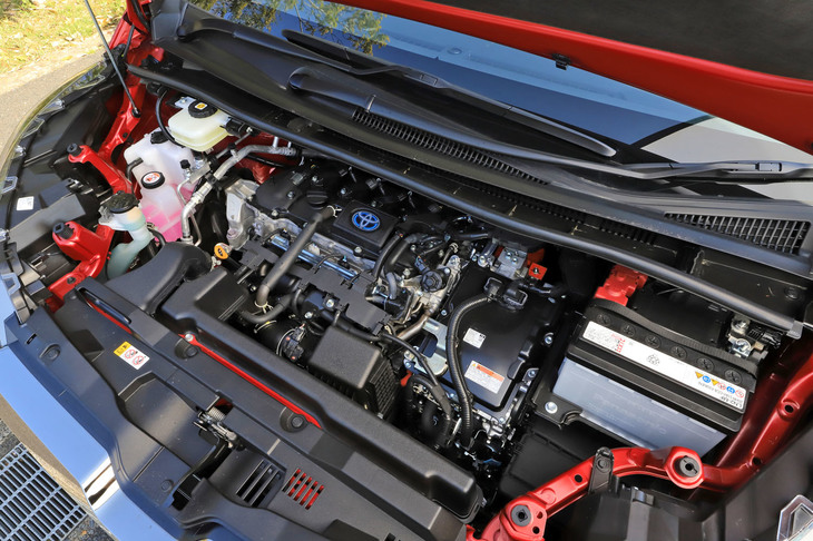 従来モデルから隔世の進化を遂げたハイブリッドシステム。ドライバビリティーの向上と低燃費化に加え、4WD車が選択可能となった点も新型のトピックだ。