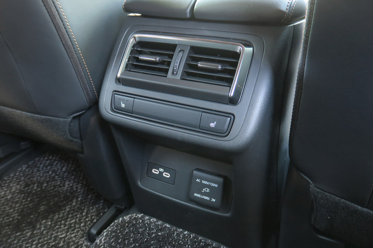 リアシートヒーターが装備されるのは「Lパッケージ」以上のグレードなので、ファミリーカーとして使う人にはやはり上位モデルがおすすめ。それらのグレードでは、全4個のUSBポートもType-AからType-Cにアップグレードされる（「XD」を除く下位グレードでもオプションで選択可能）。