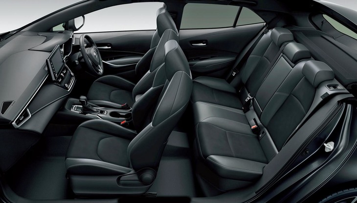 今回オプションとして追加されたブラックの本革シート。スポーティーでシックなインテリアを演出する。