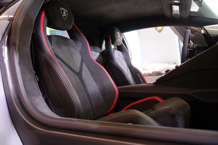 ランボルギーニ・アヴェンタドールLP780-4 Ultimae（シート）