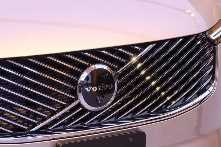 ボルボXC90プラスB5 AWD（フロントグリル）