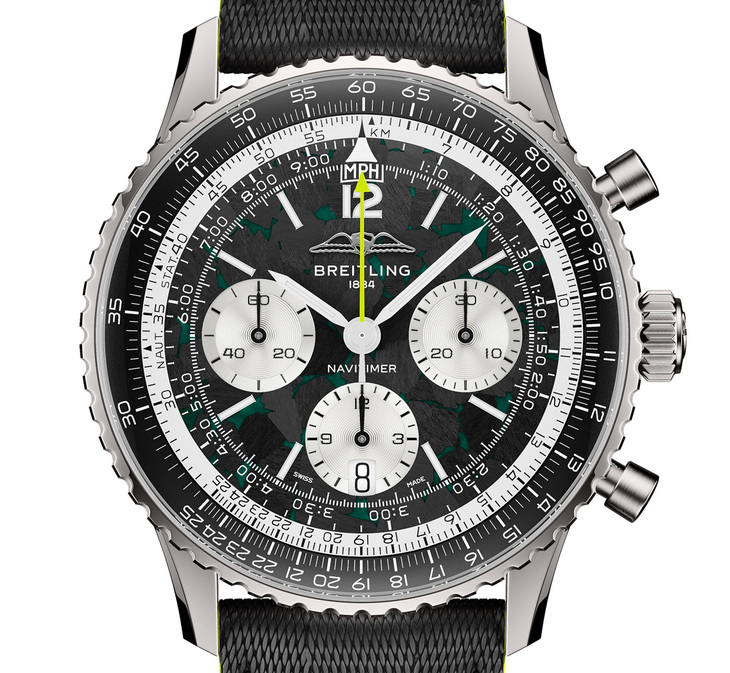 グリーンカーボンを採用した文字盤は、マレク・ライヒマン氏のお気に入り。ライムの秒針にもアストンマーティンのこだわりがみられる。