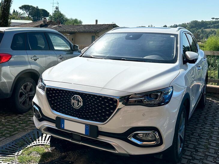 中国・上海汽車集団傘下のMGも、数多く見かけるようになった。シエナで8月。