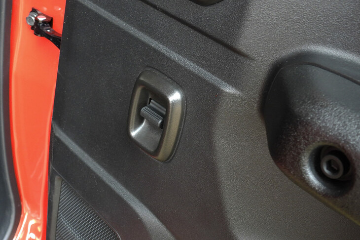 スズキ・ジムニー ノマド（リアドアパワーウィンドウ）