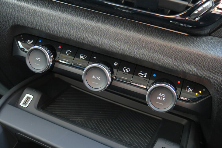 シトロエンC4シャイン（エアコンの操作パネル）