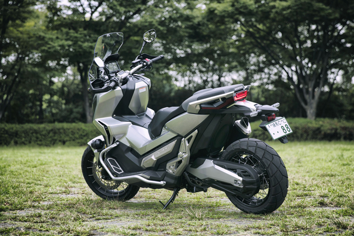 「ホンダX-ADV」は、2016年11月にイタリア・ミラノで開催された「EICMA2016」でデビュー。国内では2017年4月に発売された。
