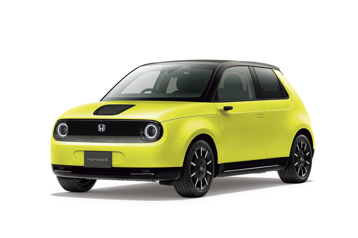 ボディーサイズは全長×全幅×全高＝3895×1750×1510mm、ホイールベースは2530mmで、新開発のリアモーター・リアドライブのBEV専用プラットフォームを採用。4.3mという小さな最小回転半径と、後輪駆動ならではの走りもセリングポイントとされた。