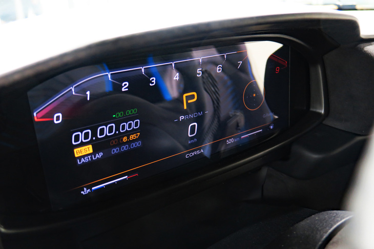 マセラティMC20（メーターパネル）