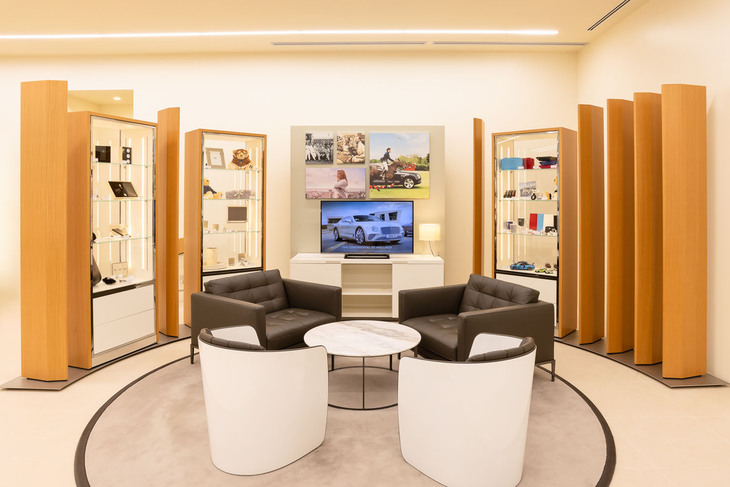 ベントレー東京 芝ショールーム（インテリア）