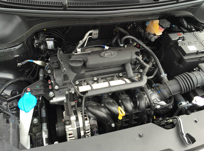 今回レンタルした車両は1.2リッター仕様。最高出力は84ps/6000rpm、最大トルクは12.4kgm/4000rpmである。ついぞ試さなかったが、車線逸脱警告システムも装備されていた。