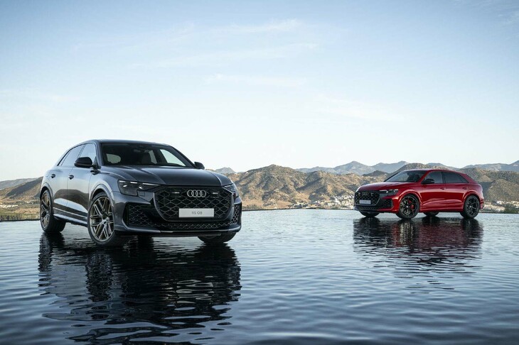 「アウディRS Q8」（写真左）と「RS Q8パフォーマンス」（同右）。