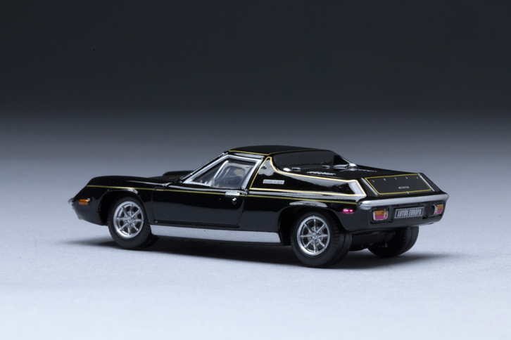 全長4mを切るコンパクトなボディーと、初期モデルでは612kgという車重の軽さが「ヨーロッパ」の特徴だった。特に車重は、快適性の向上やエンジンの高出力化が図られた最終モデルですら712kgとなっていた。（写真＝郡大二郎）