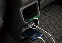 後席用にも2口のUSB Type-Cポートが用意される。