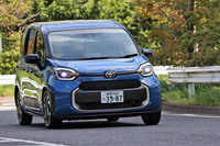 2台目に試乗した「Z 5人乗り」。純ガソリン車はハイブリッド車に対し、仕様に応じて60～70kg軽量となる。