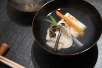 椀物は「ハマグリのしんじょ」。