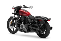 日本仕様車の車体色は全3色。