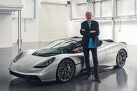 天才エンジニアたるゴードン・マレー氏と、その最新作「T.50」。（photo：ゴードン・マレー・オートモーティブ）