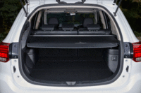 荷室は、ダブルフォールディング式の後席を倒すことで、積載スペースを拡大できる。（写真をクリックすると荷室のアレンジが見られます）