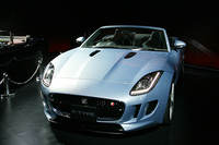 ジャガーが新型スポーツカー「Fタイプ」を発表