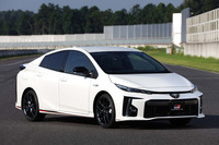 トヨタ・プリウスPHV S“ナビパッケージ・GRスポーツ”