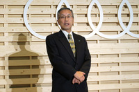 カーボンニュートラルの実現へ向けた、浜松市の施策について説明する長田繁喜副市長。浜松市では太陽光発電や風力発電、森林資源を含むバイオマスの利活用などを推し進めているという。