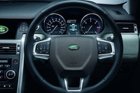 ランドローバーの70周年を記念した「ディスカバリー スポーツ」発売の画像