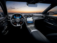 ブラックのドレスアップが決め手の限定車「メルセデスAMG C63 S Eパフォーマンス エディションピーク」発売の画像