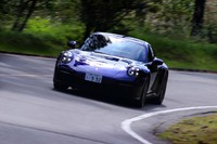 先代モデル991型の正常進化ともいえるエクステリアデザインだが、収納式のドアハンドルを採用するなど、空力面でもブラッシュアップ。空気抵抗係数は0.29と発表されている。