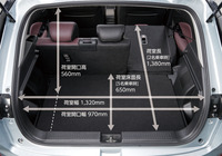 ラゲッジスペースの寸法。